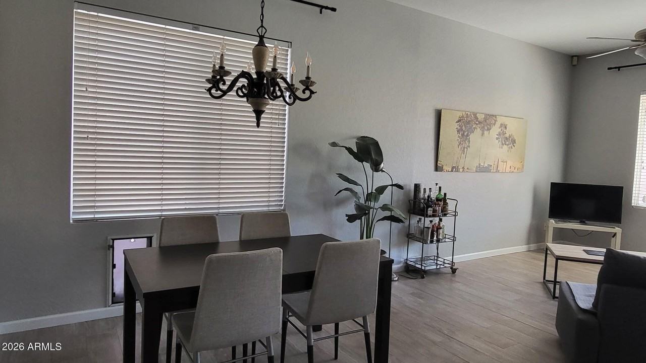 453 W Larona Ln - Photo 5 of 20
