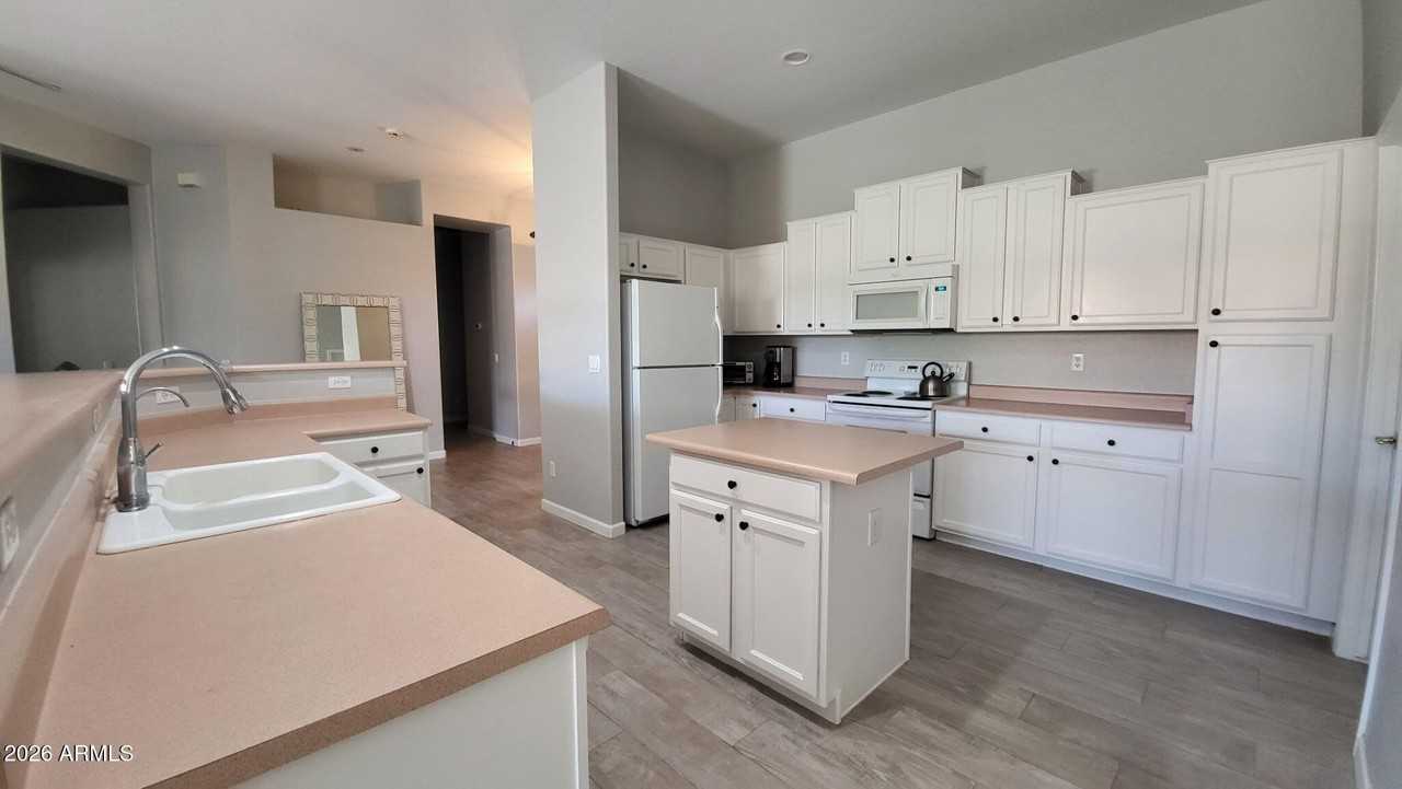453 W Larona Ln - Photo 6 of 20