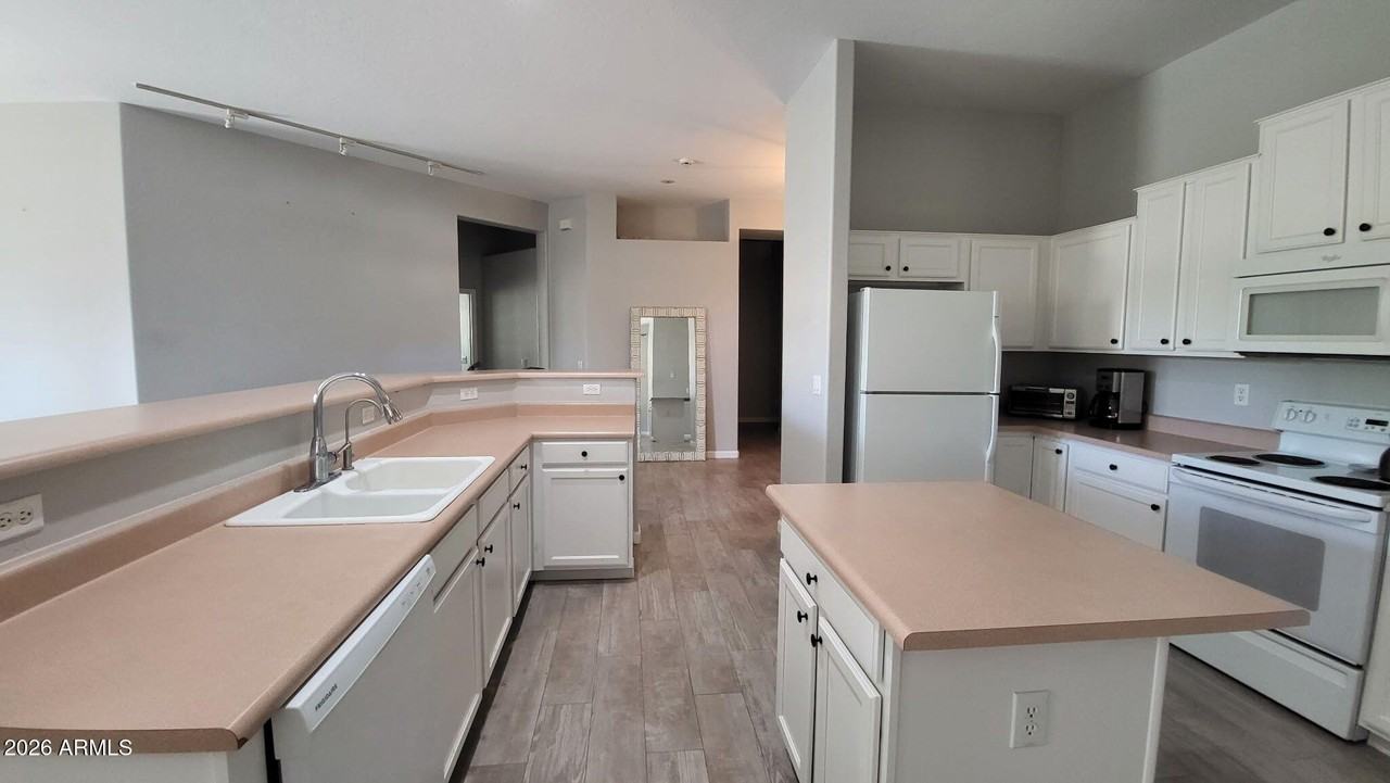453 W Larona Ln - Photo 7 of 20