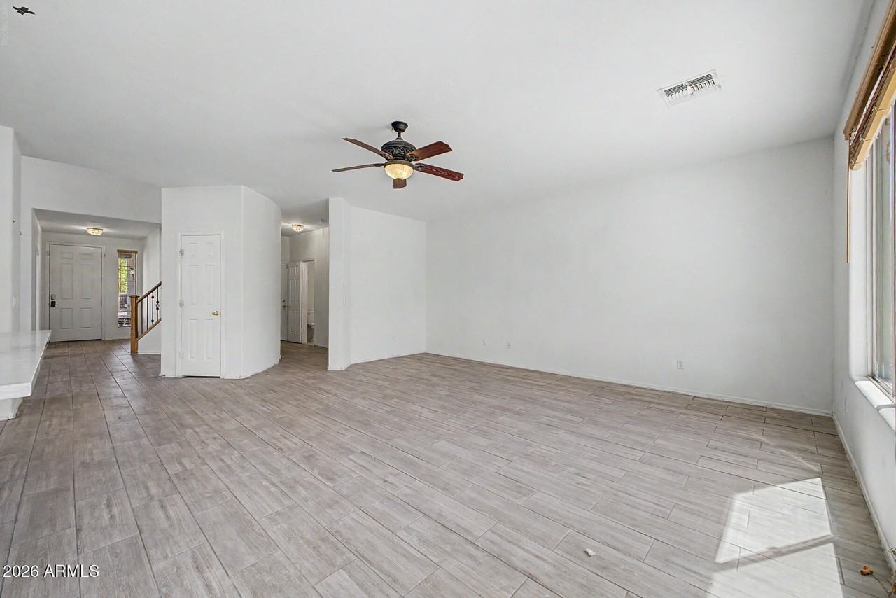 3119 W Pleasant Ln - Photo 5 of 49