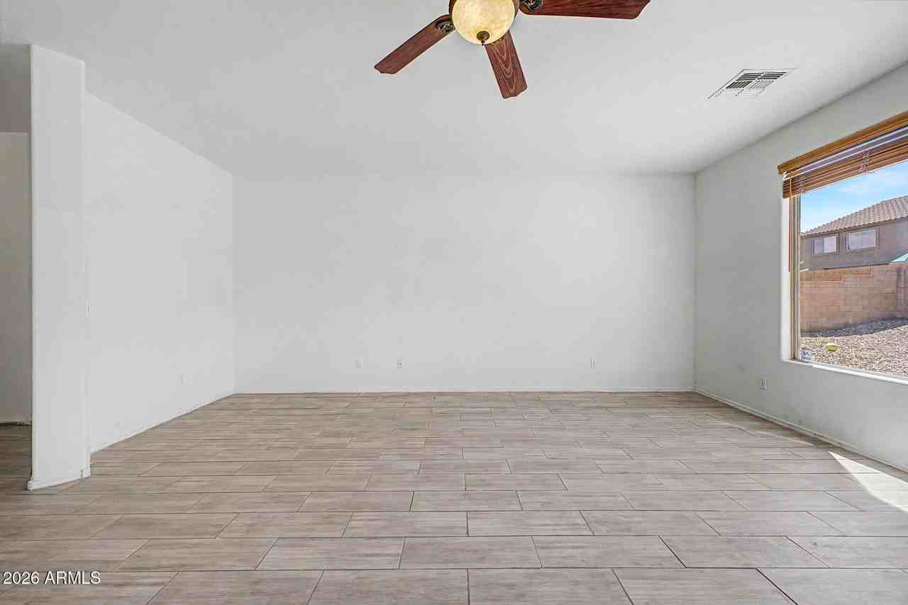 3119 W Pleasant Ln - Photo 7 of 49