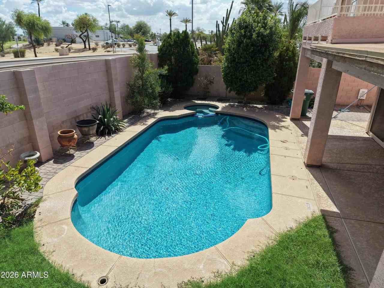 13795 W Vernon Ave - Photo 2 of 39