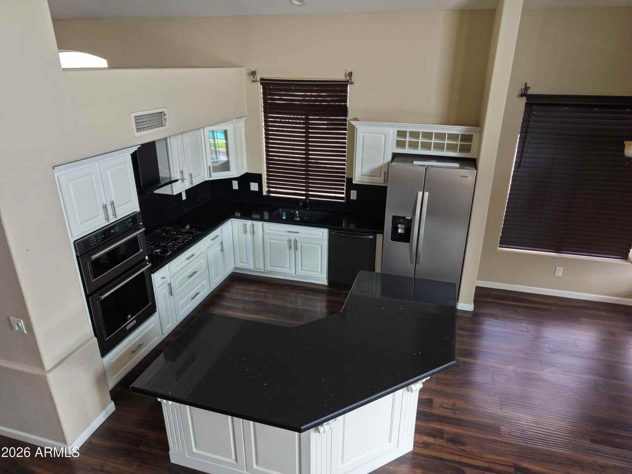 13795 W Vernon Ave - Photo 3 of 39