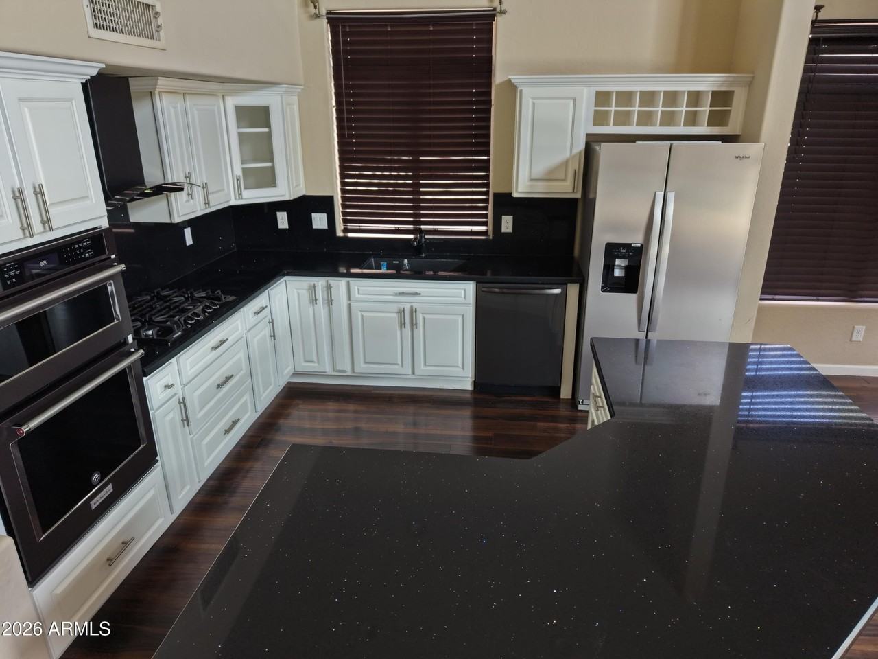 13795 W Vernon Ave - Photo 4 of 39