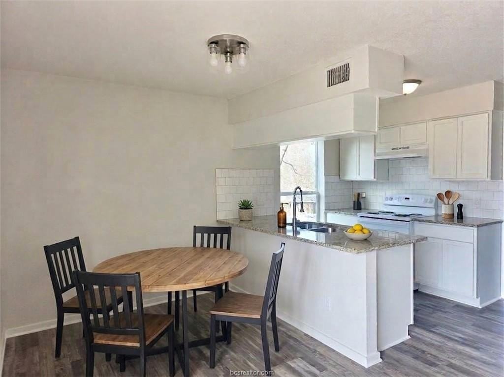 1020 Autumn Cir #C - Photo 2 of 11
