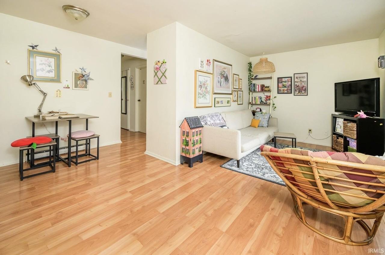 411 E 8th St #7 - Photo 3 of 11
