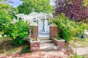 featured image of 901 S Lincoln St