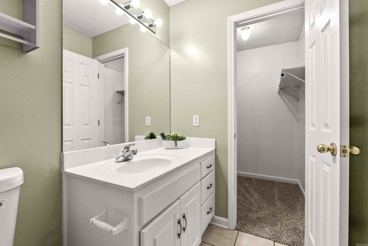 12 Applewood Dr - Photo 4 of 40