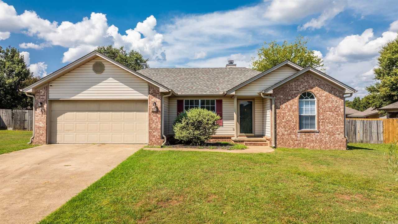 12 Applewood Dr - Photo 6 of 40