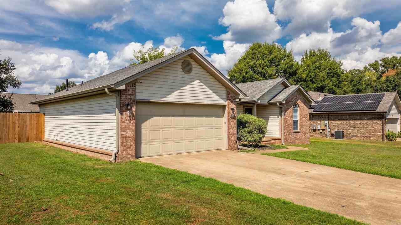 12 Applewood Dr - Photo 7 of 40