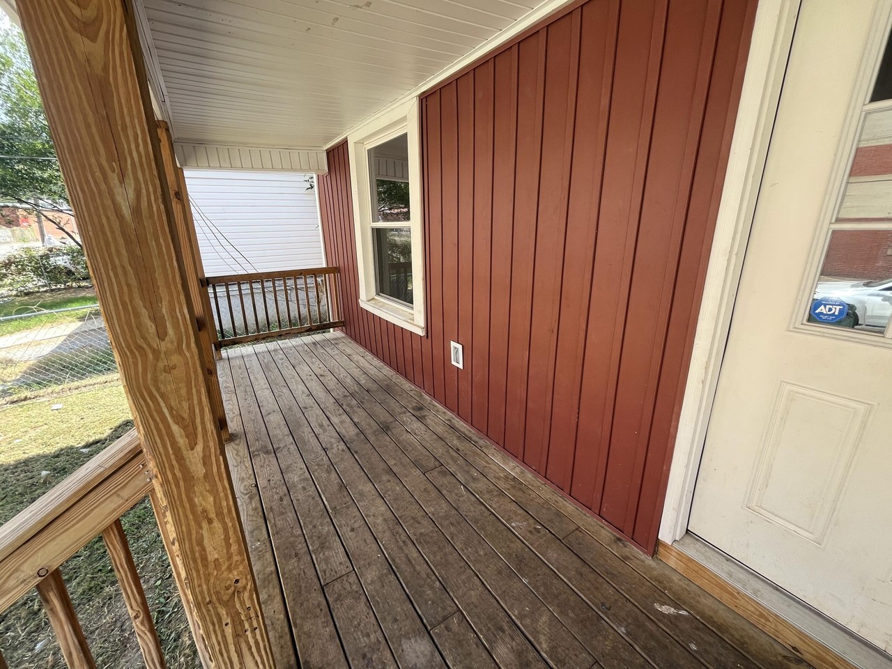 2410 E 19th St - Photo 3 of 33