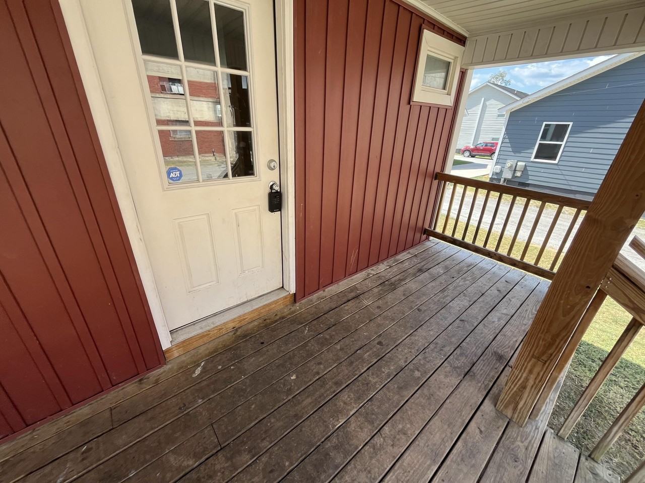 2410 E 19th St - Photo 4 of 33