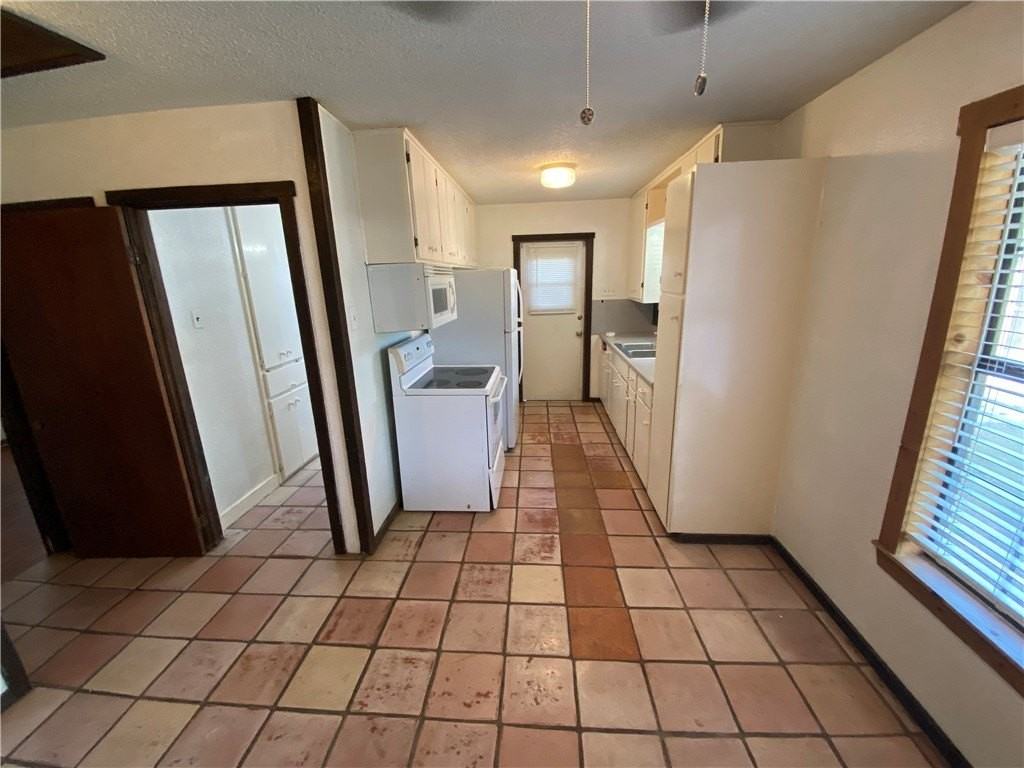 737 Westchester Dr - Photo 5 of 14