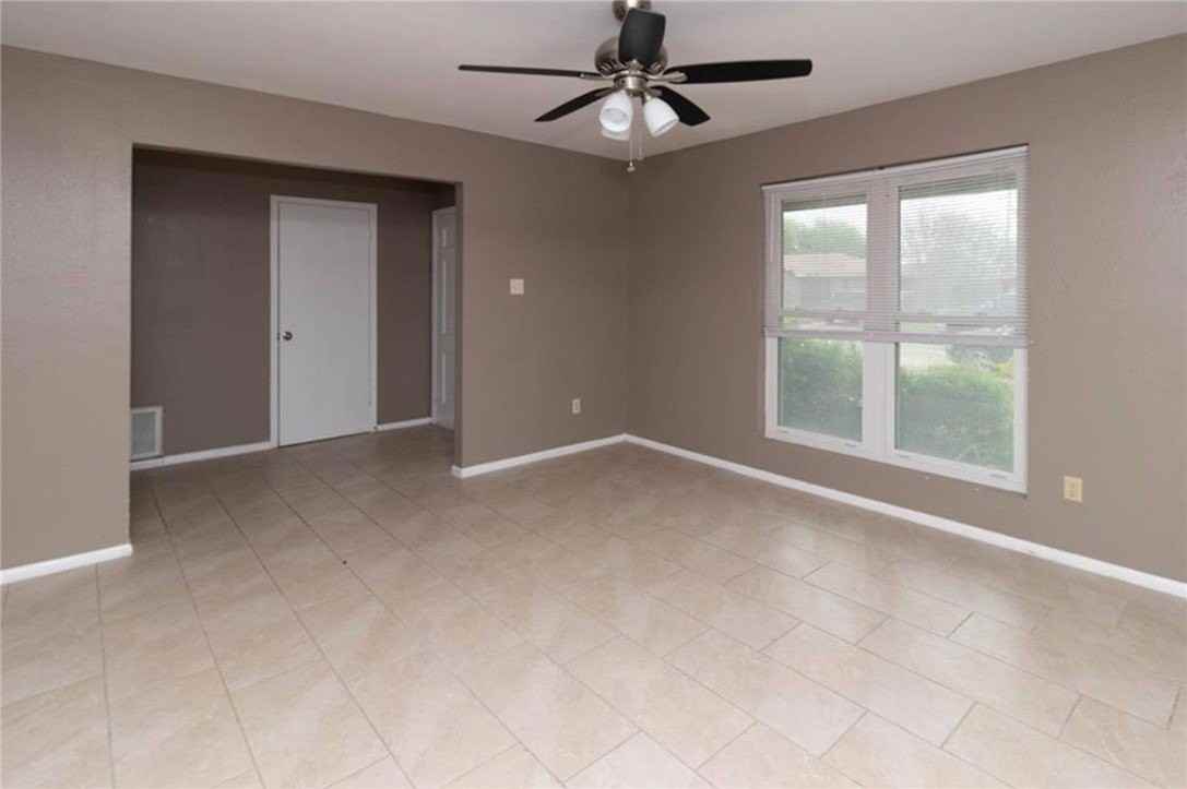 4637 Newbury Ln - Photo 2 of 11