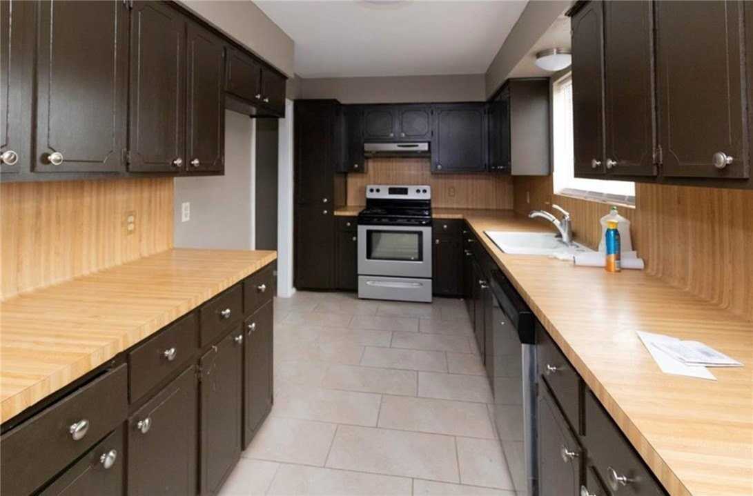 4637 Newbury Ln - Photo 4 of 11