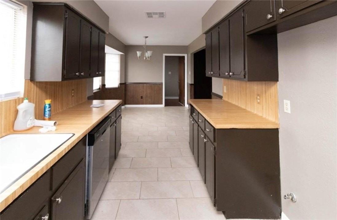 4637 Newbury Ln - Photo 5 of 11