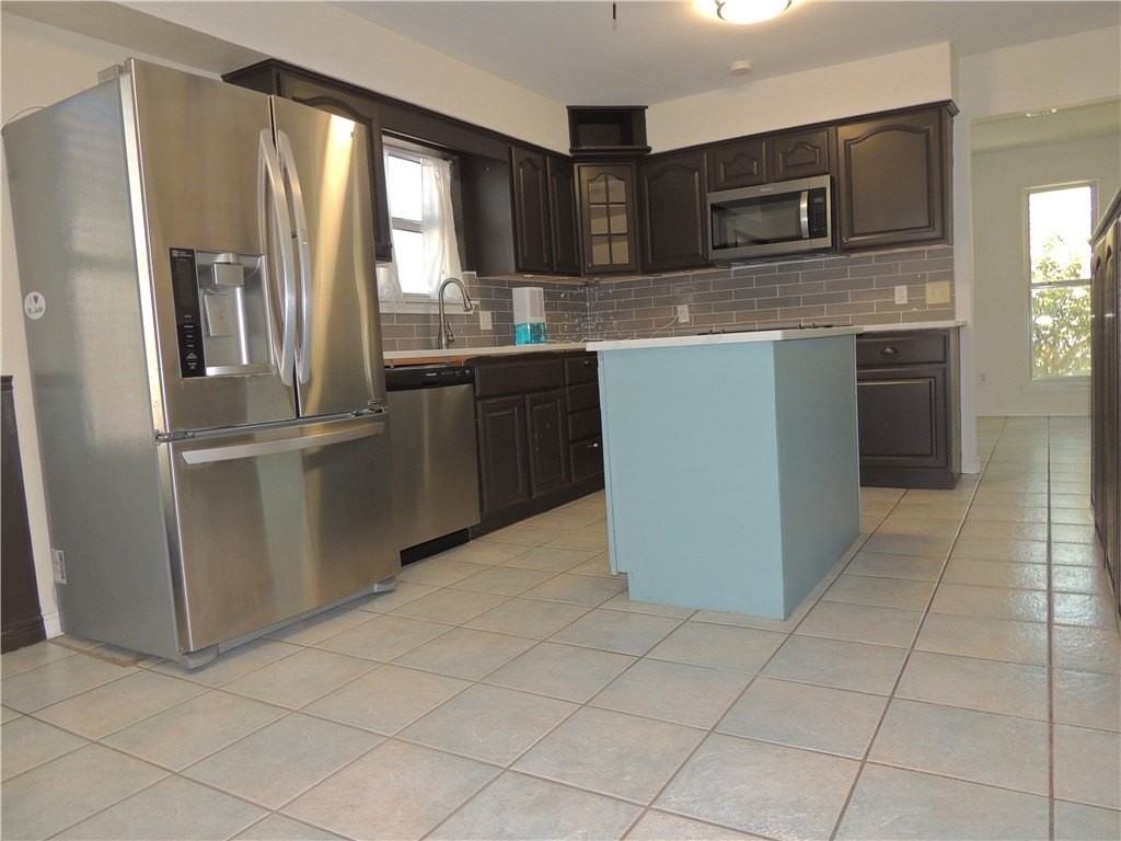 849 Cliff Dr - Photo 3 of 15