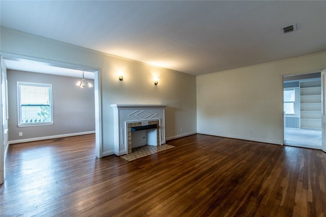 3038 Austin St - Photo 4 of 32