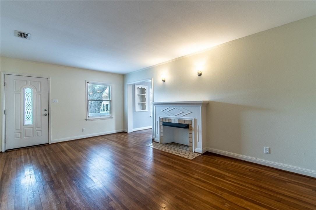 3038 Austin St - Photo 5 of 32