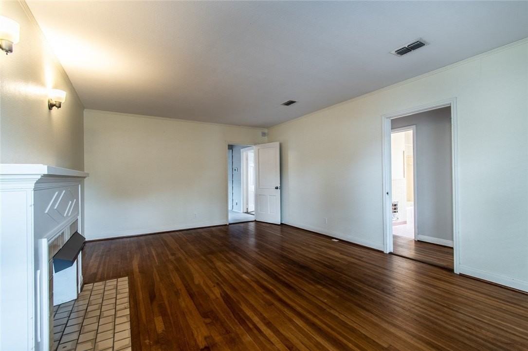 3038 Austin St - Photo 6 of 32