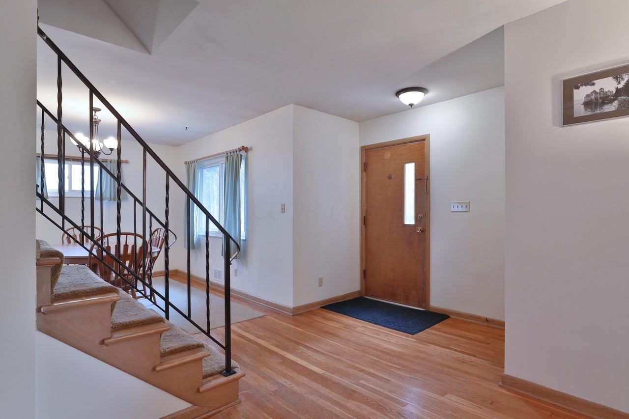 714 Island Ct - Photo 3 of 41