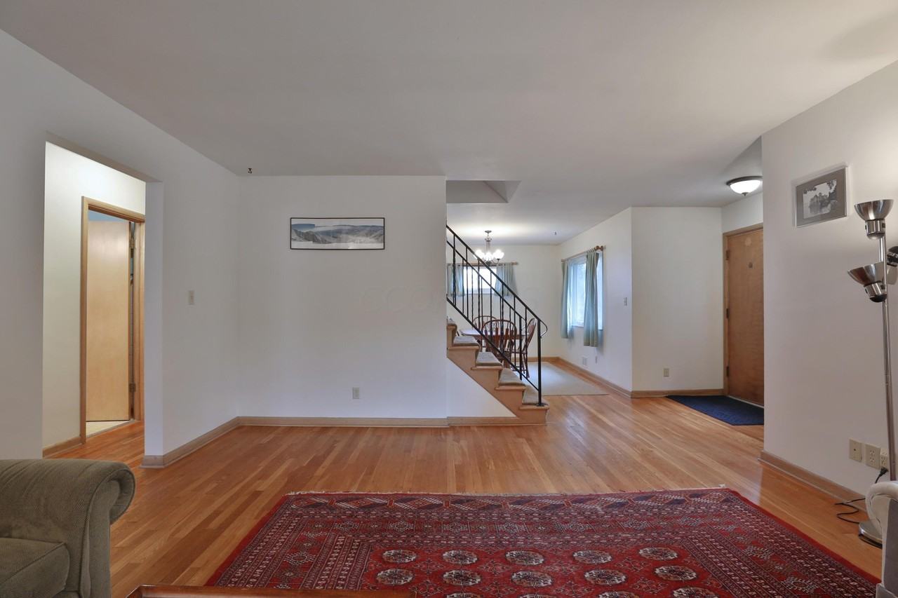 714 Island Ct - Photo 4 of 41