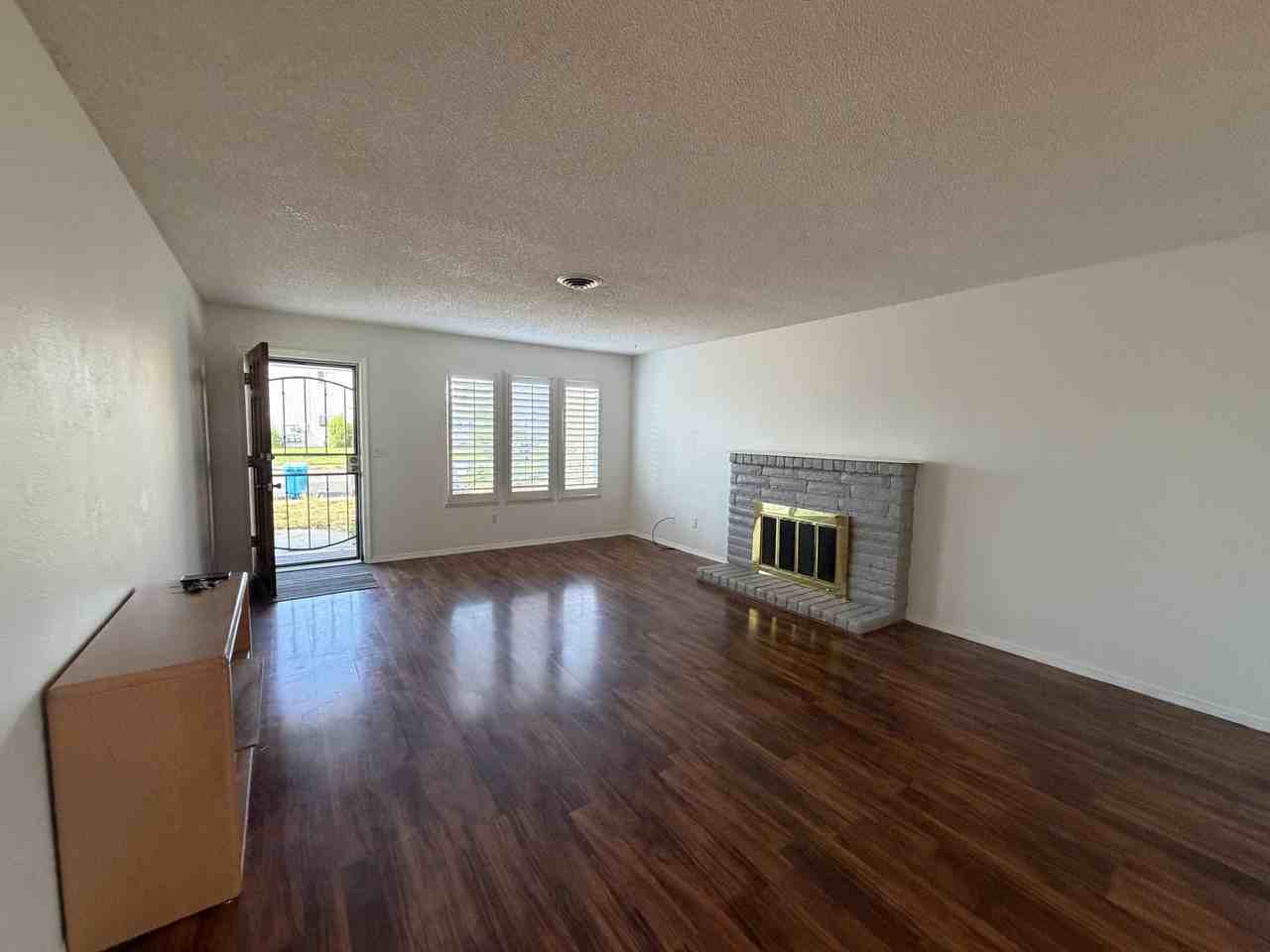 1381 Hobart Dr #1 - Photo 3 of 11