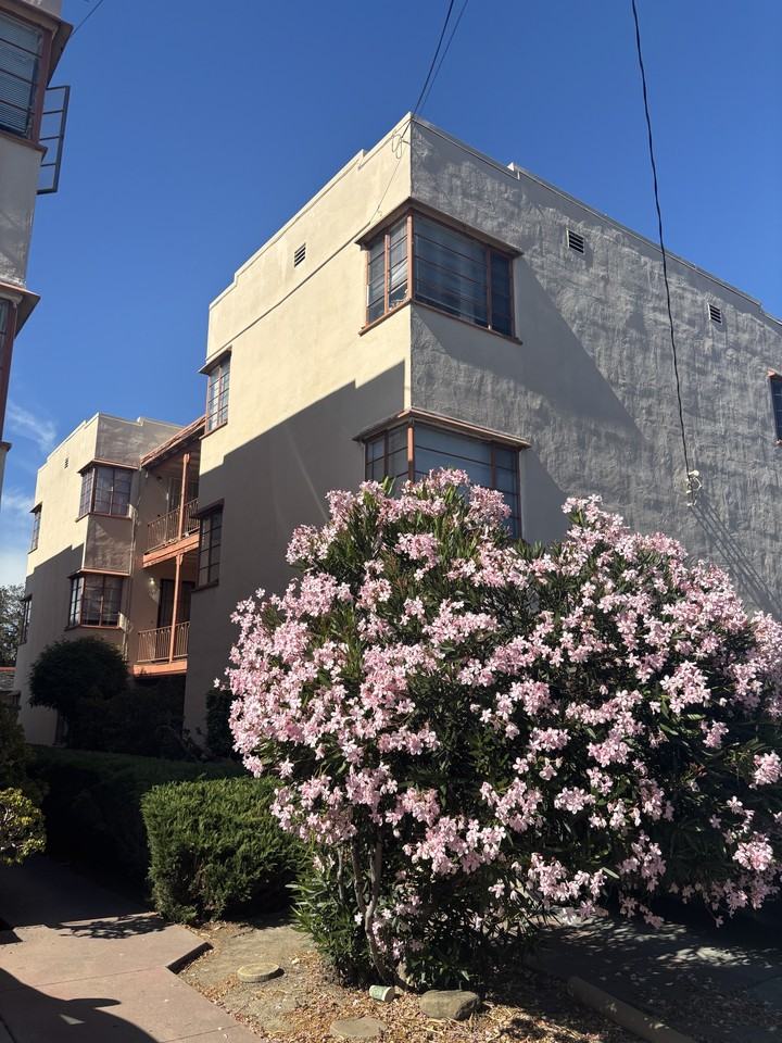 158 W Broadmoor Blvd #3