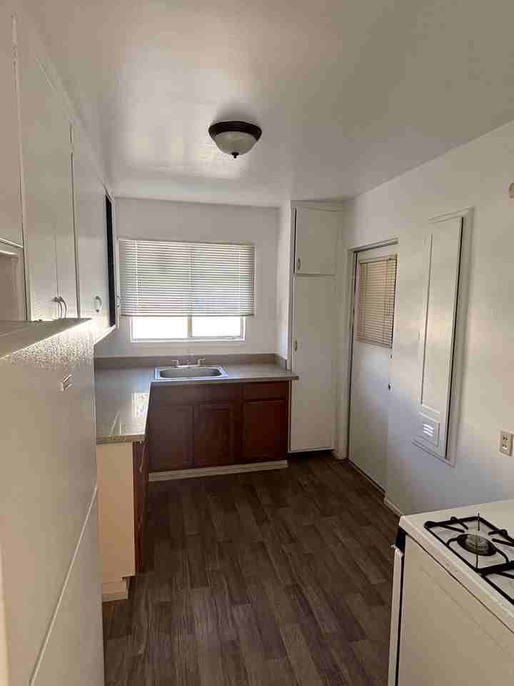 158 W Broadmoor Blvd #3 - Photo 7 of 17
