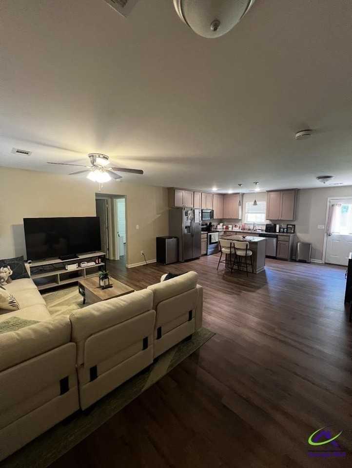225 Addison Ln - Photo 4 of 13
