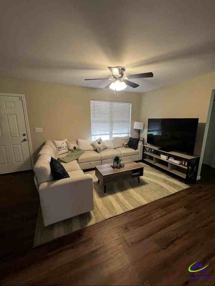 225 Addison Ln - Photo 5 of 13