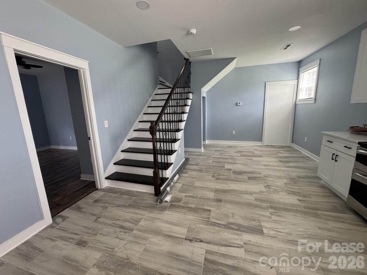 1008 Rockland Cir Sw - Photo 2 of 7