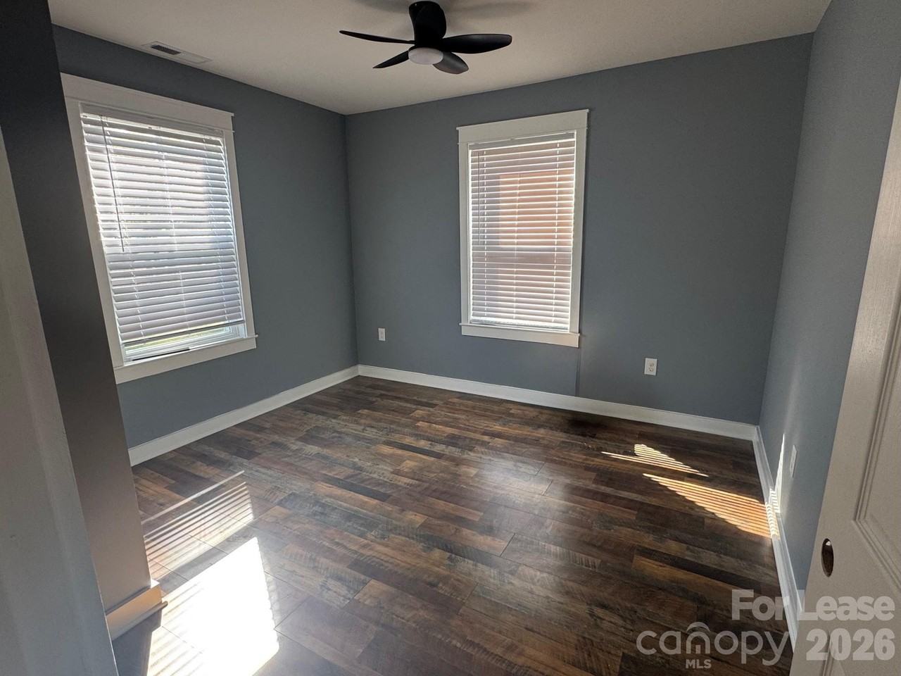 1008 Rockland Cir Sw - Photo 4 of 7