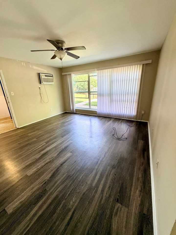 1568 Alexandria Dr #5AZ3 - Photo 5 of 11