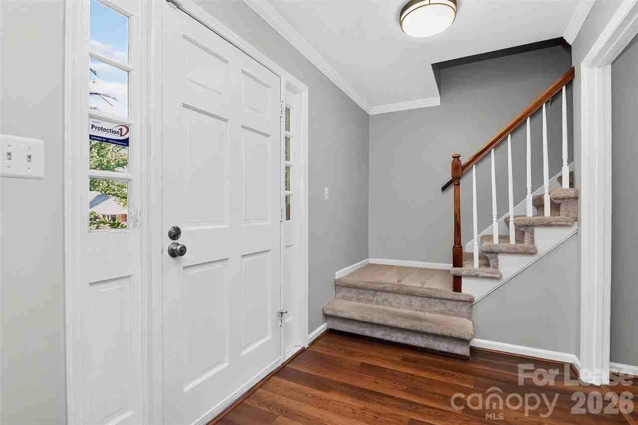 2438 Knickerbocker Dr - Photo 2 of 41