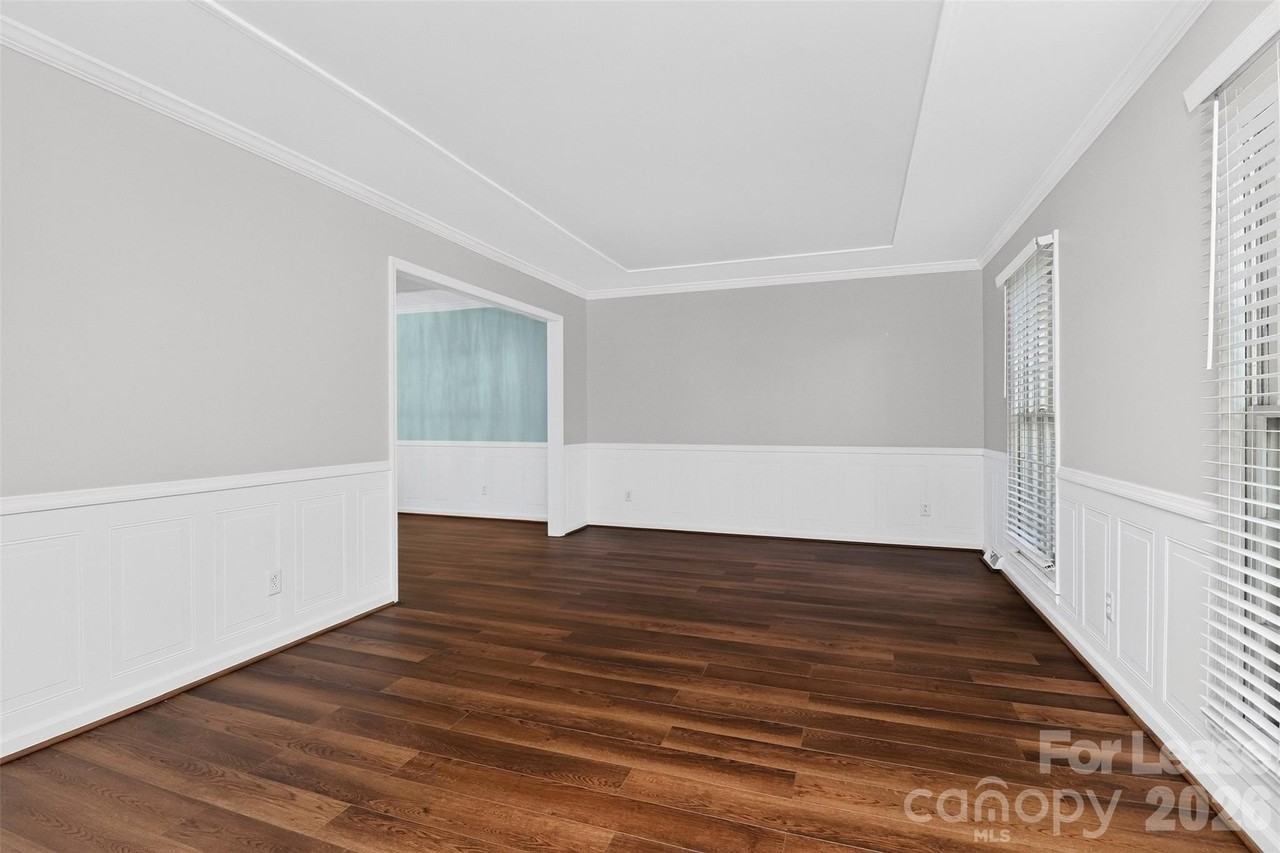 2438 Knickerbocker Dr - Photo 3 of 41