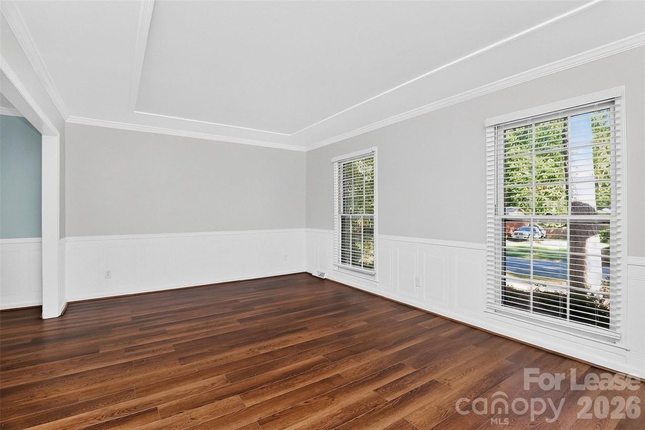 2438 Knickerbocker Dr - Photo 4 of 41