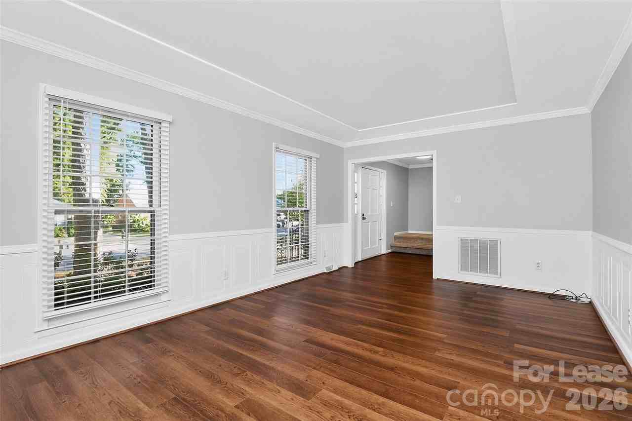 2438 Knickerbocker Dr - Photo 5 of 41