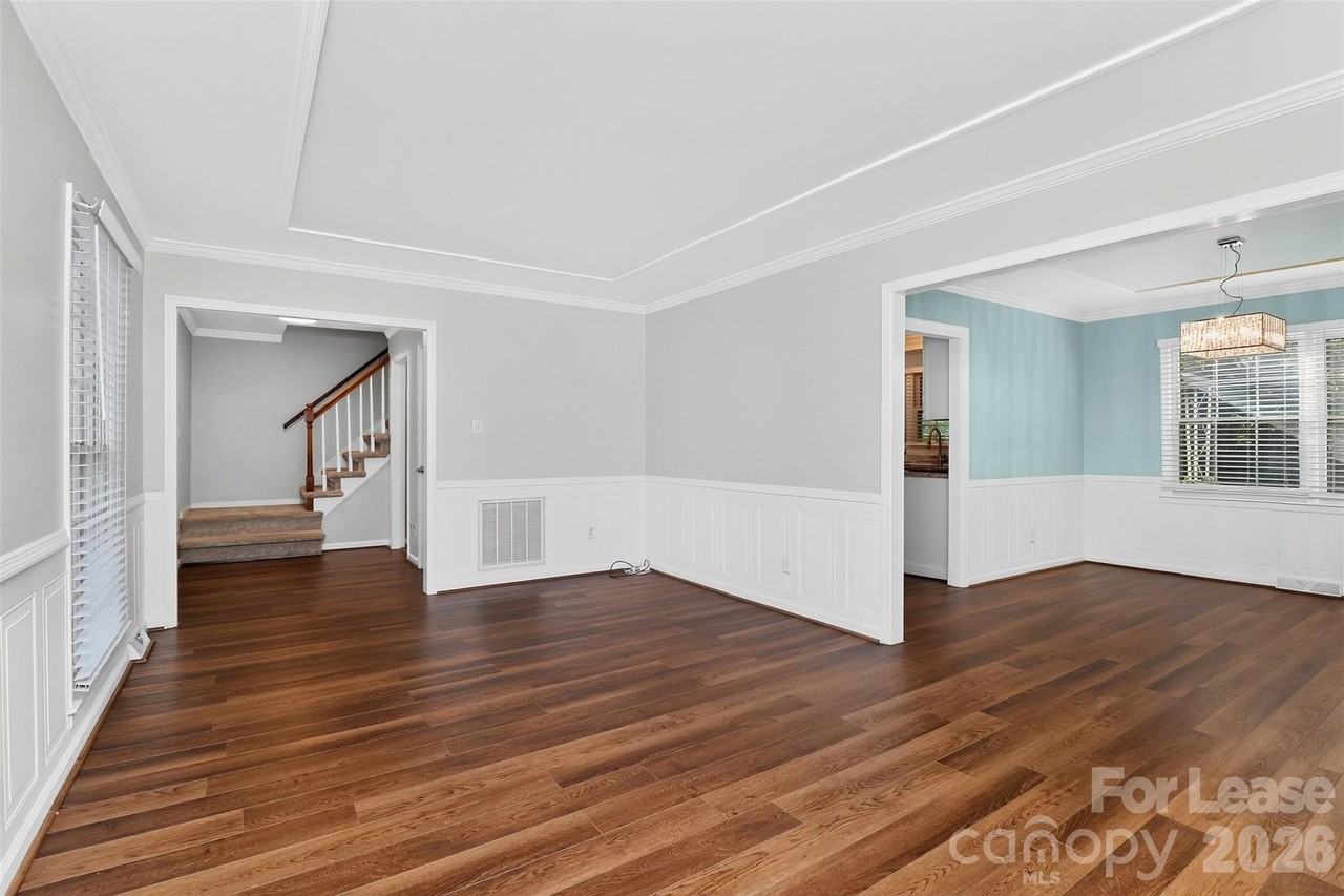 2438 Knickerbocker Dr - Photo 6 of 41