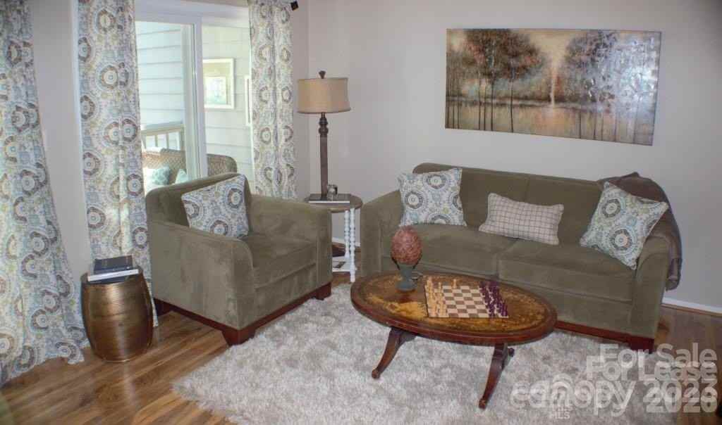 218 Northwest Dr - Photo 5 of 16