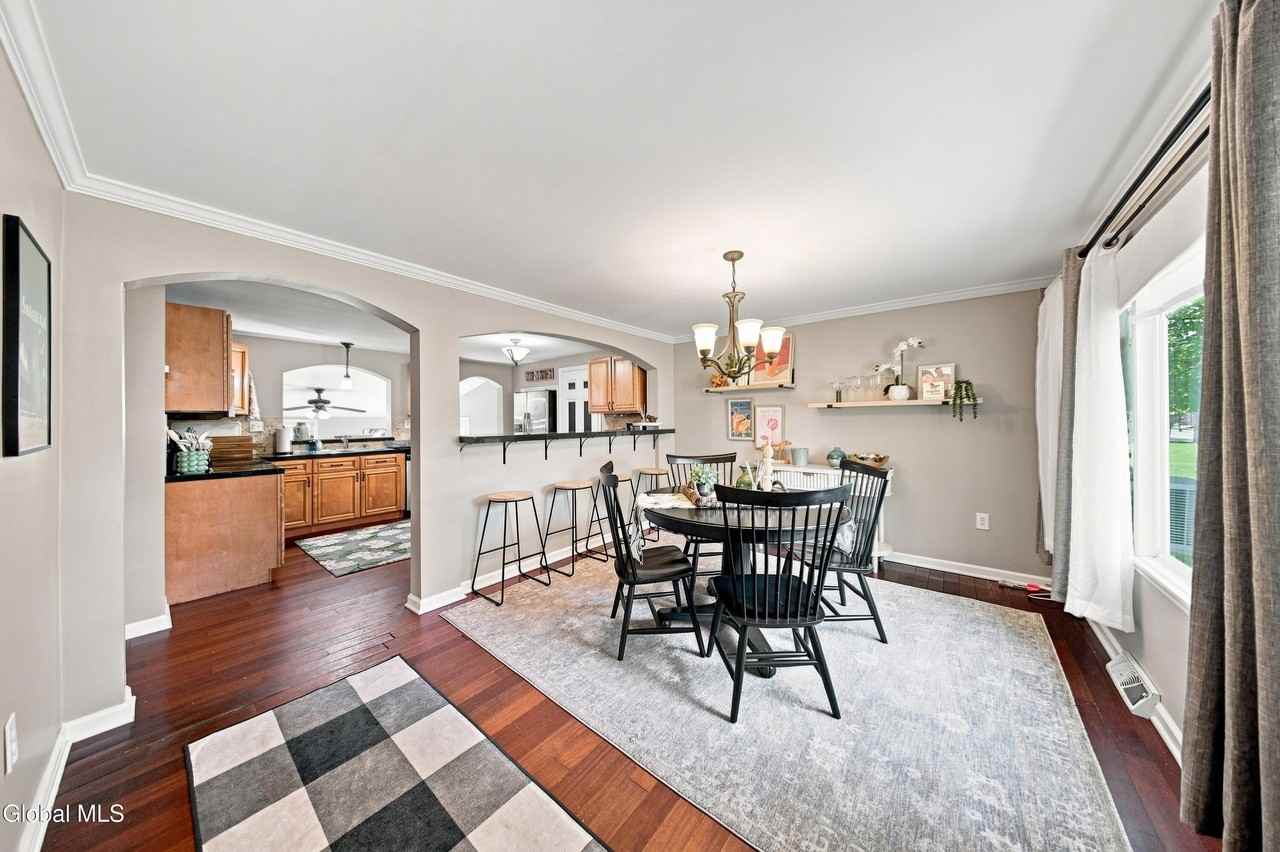 86 Jefferson St - Photo 3 of 32