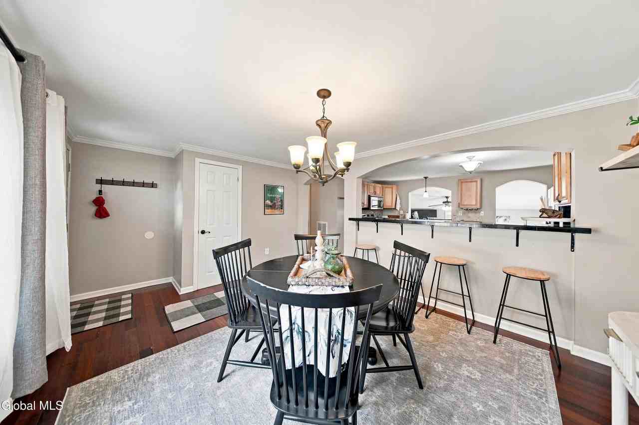 86 Jefferson St - Photo 4 of 32