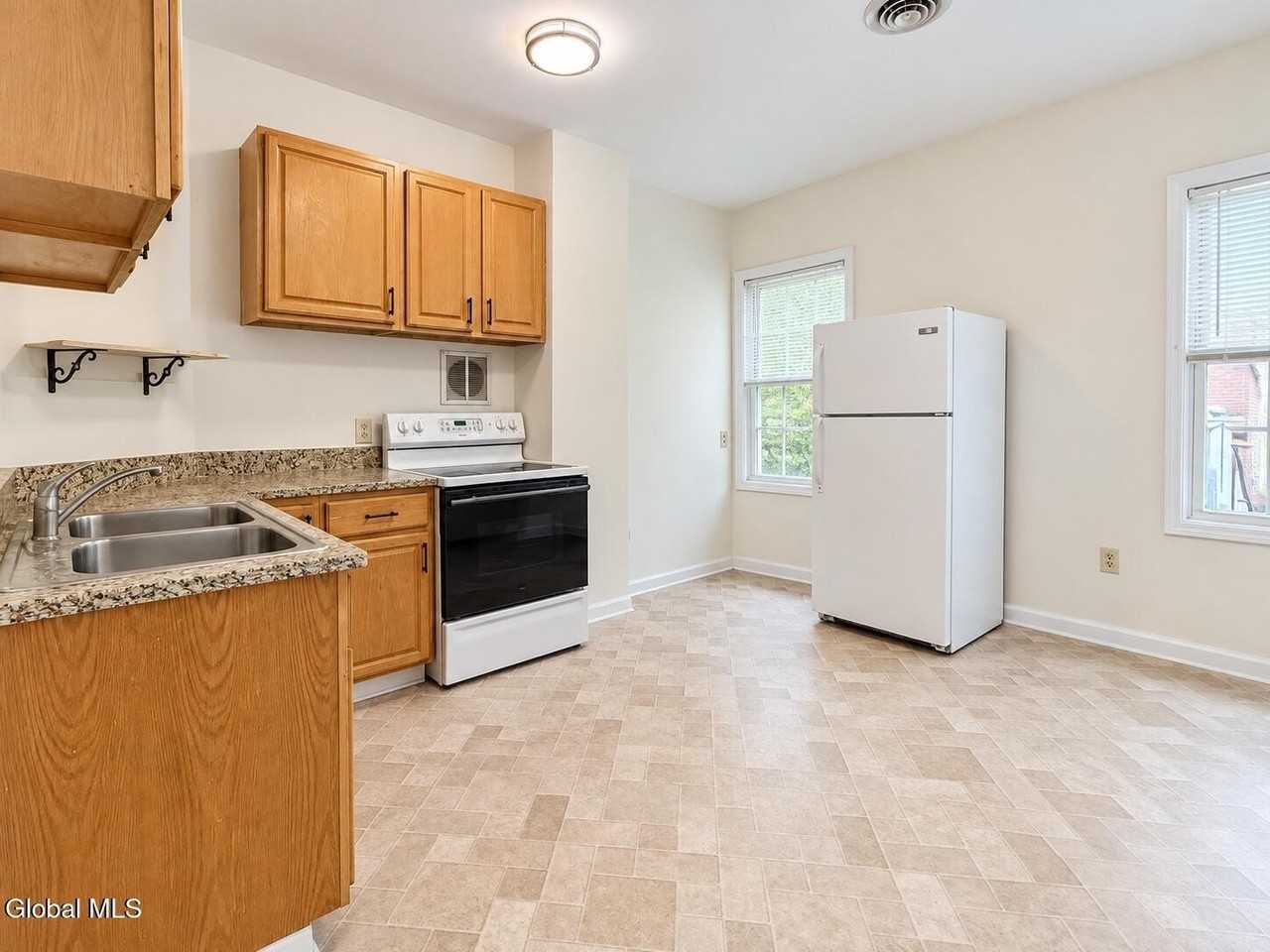 23 Bonheim St #2 - Photo 5 of 13