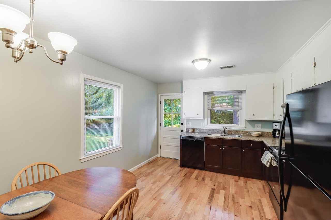 1728 Pinckney Park Dr #B - Photo 4 of 17