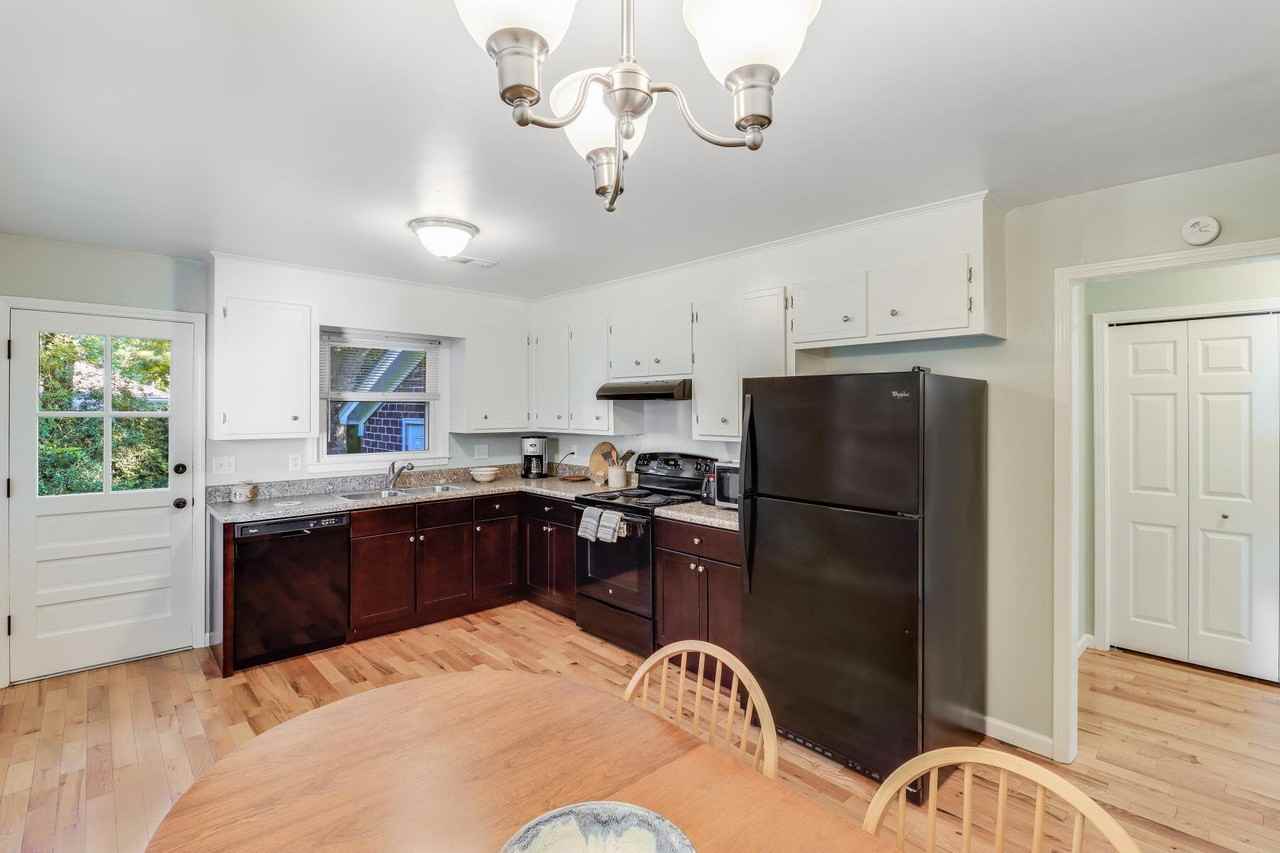 1728 Pinckney Park Dr #B - Photo 5 of 17