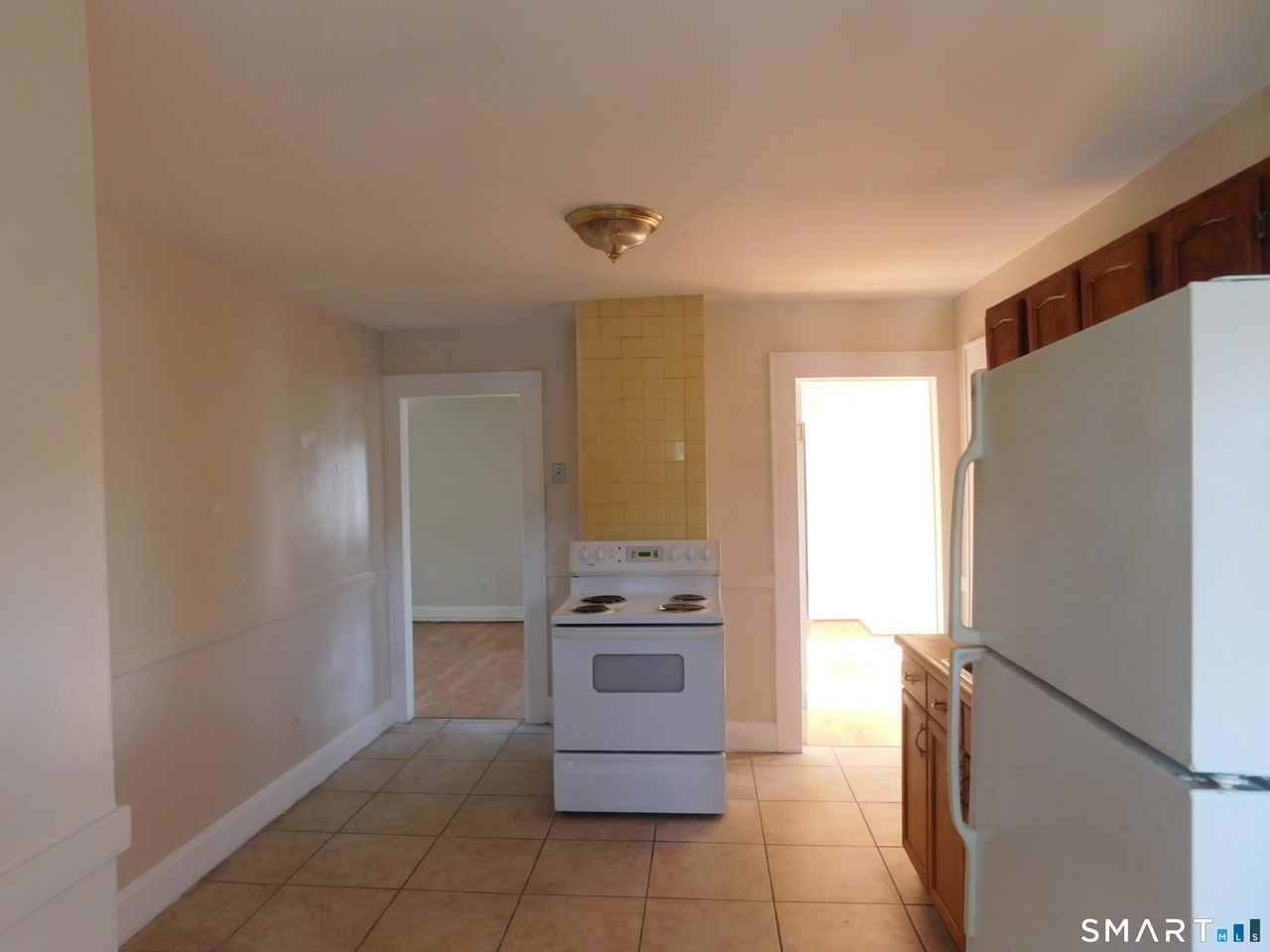 227231 Edna Ave #3 - Photo 4 of 6