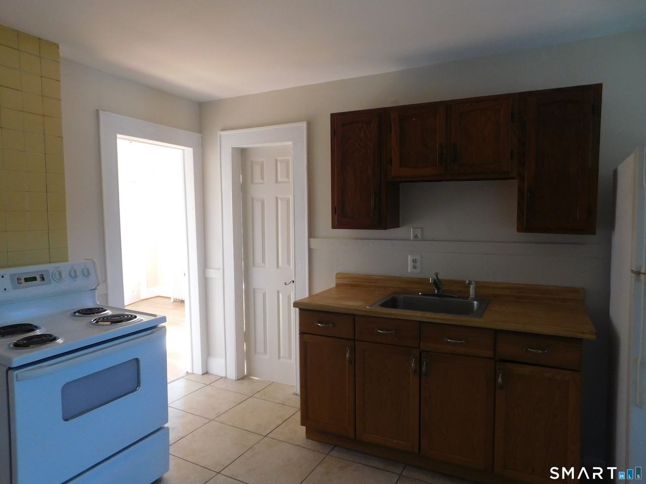 227231 Edna Ave #3 - Photo 5 of 6