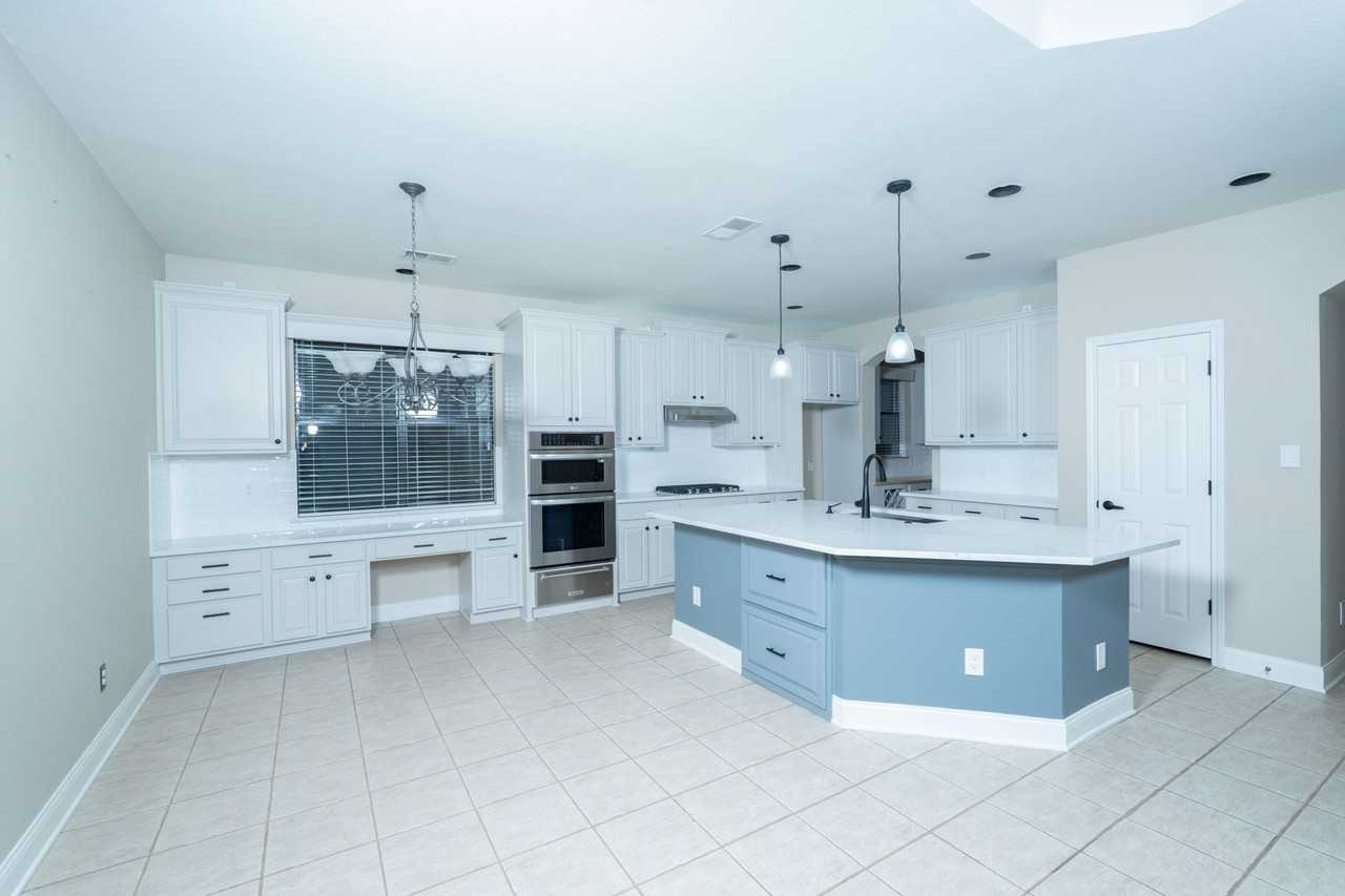 2551 Brazos Dr - Photo 3 of 50