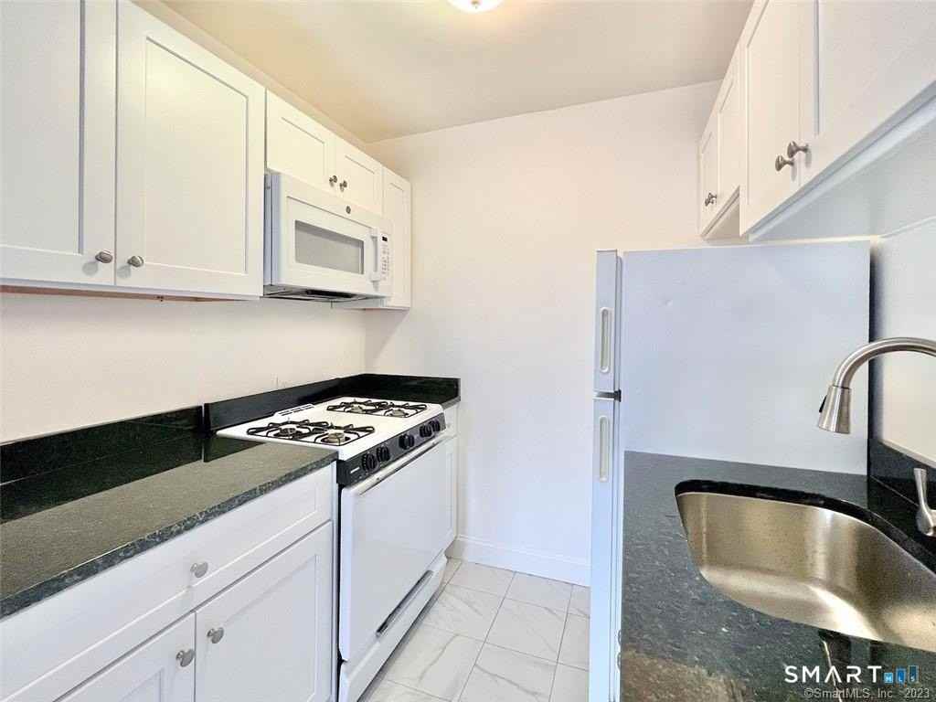 140 Grove St #5J - Photo 4 of 12