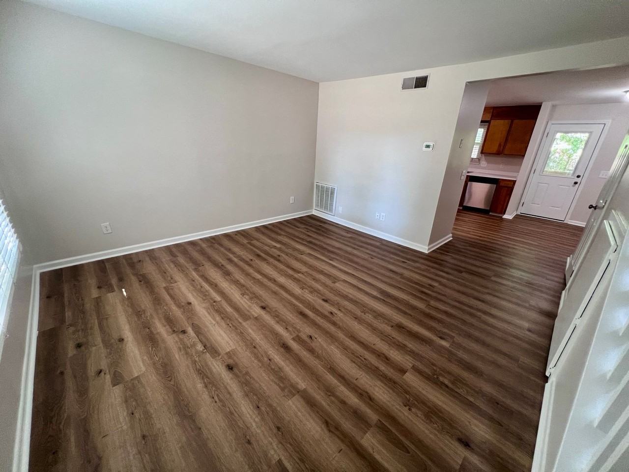 605 Picadilly Sq - Photo 2 of 21